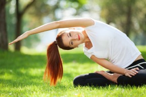 德甲超级战役：攻势凌厉，防守坚如铁墙，德甲经典比赛