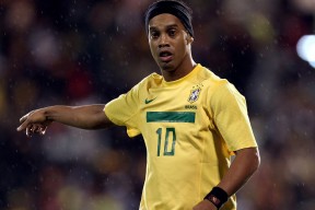 巴西世界杯队员集结，热身赛表现亮眼