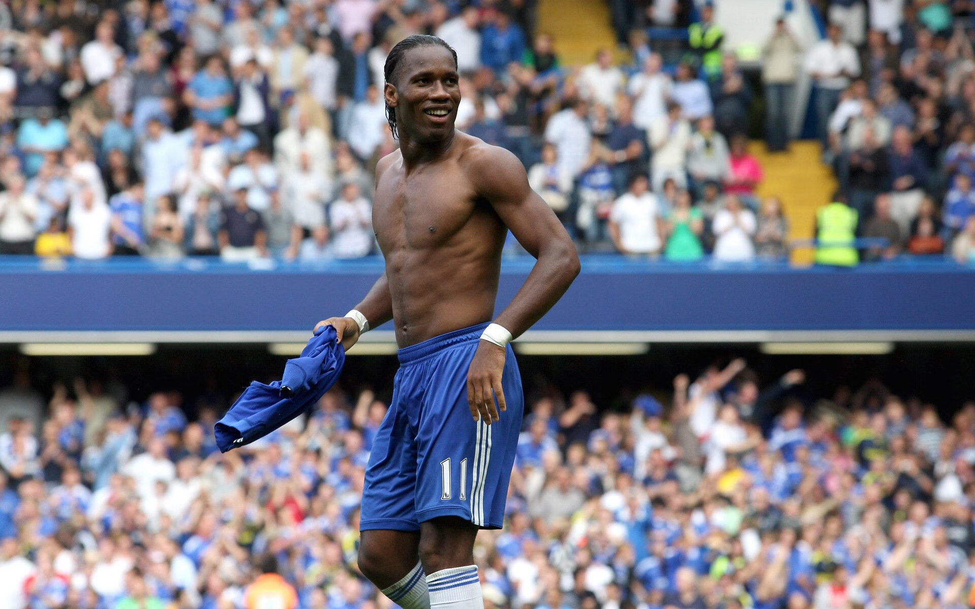 职业联赛鼓励俱乐部文化输出打造多维品牌故事，俱乐部影响力