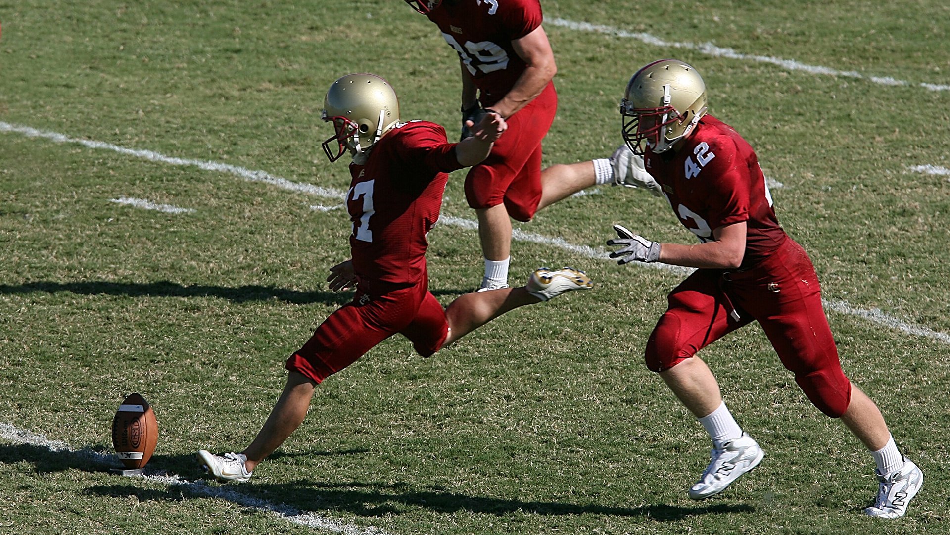 青年才俊在海外联赛锻炼后回归国家队表现亮眼